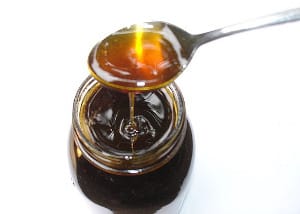 Mit einem Löffel Honig fängt man mehr Fliegen, als mit einem Fass voll Essig